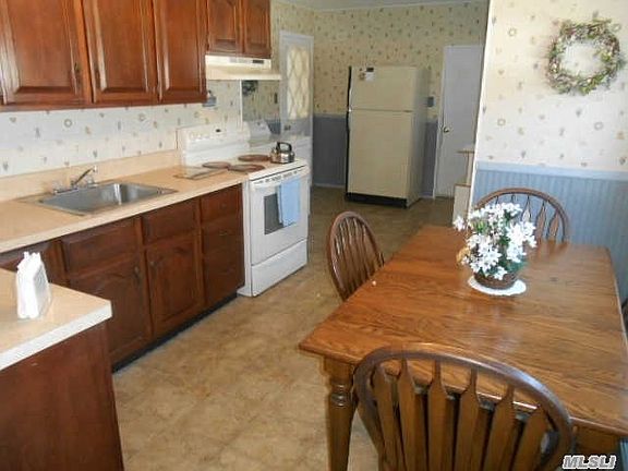 2nd image of 24 Penny Ln