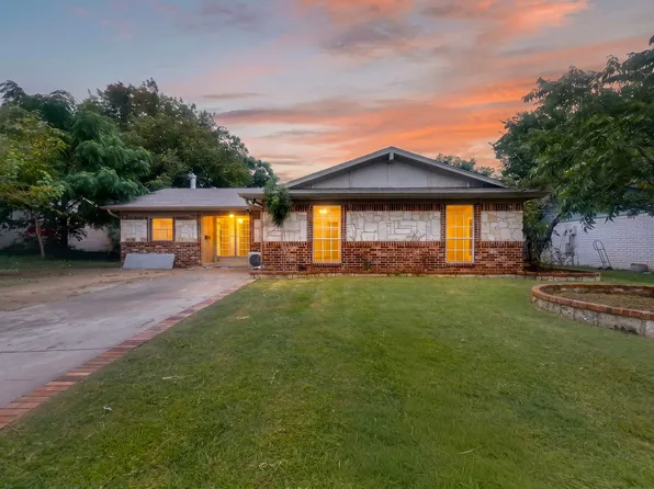 1506 Town Bluff Dr, Garland, TX 75040