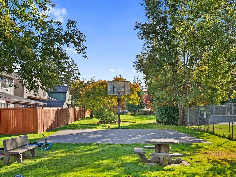 Rainier View Court Townhomes — Photo 35