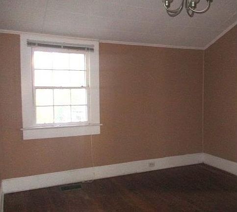 3rd image of 423 Buford St