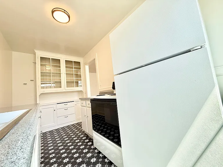 1522 E Olive Way — Photo 37