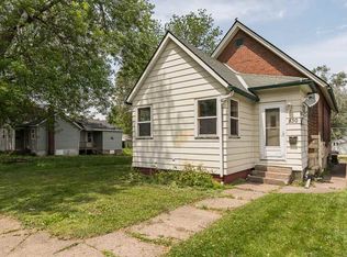 830 11th Ave S, Clinton, IA 52732