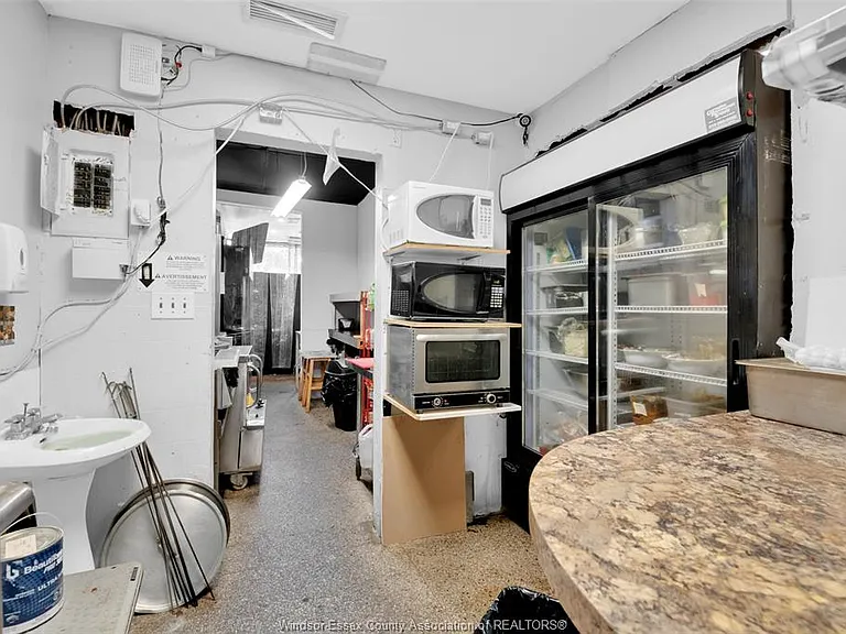 900 Ottawa St — Photo 14