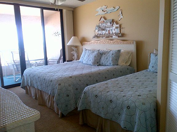 Guest Bedroom - beach view