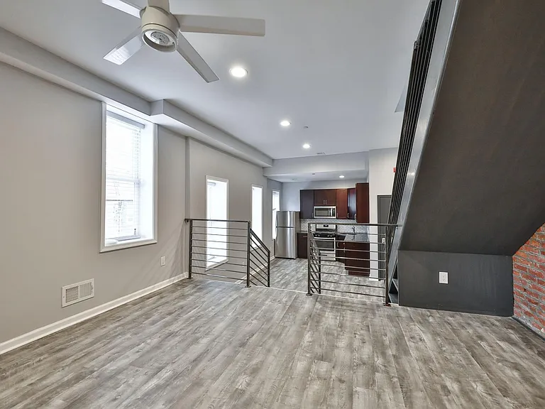 400 W Penn St #2 — Photo 3