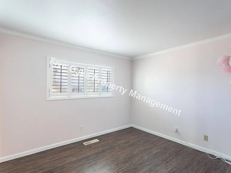 2815 Stanford Ln — Photo 14