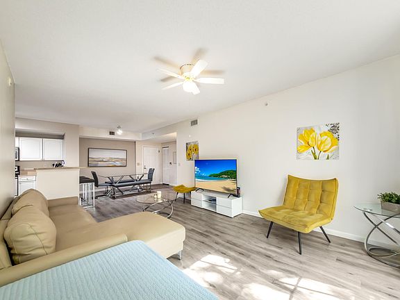 5th image of 630 S Sapodilla Avenue #218