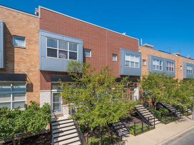 2544 W Bloomingdale Ave, Chicago, IL, 60647