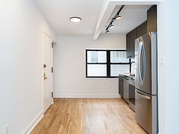 3rd image of 190 Berry St #109-3
