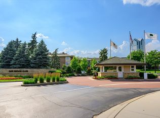 4 Oakbrook Ctr, Oak Brook, IL