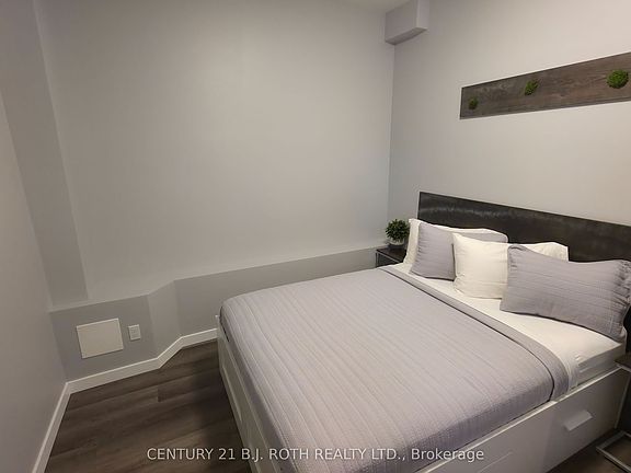 4th image of 82 Albert St N #3