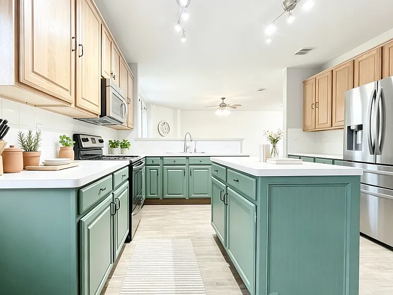 2401 Joliet Pl — Photo 8