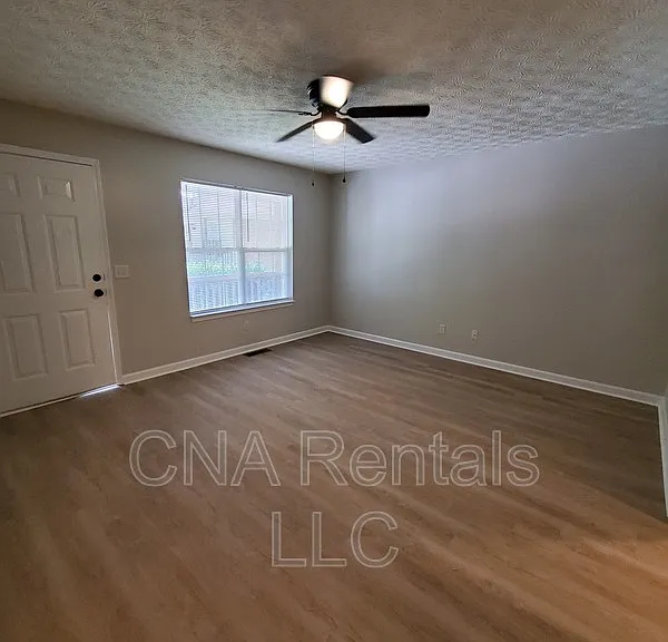215 Green Acre Ln #B — Photo 2