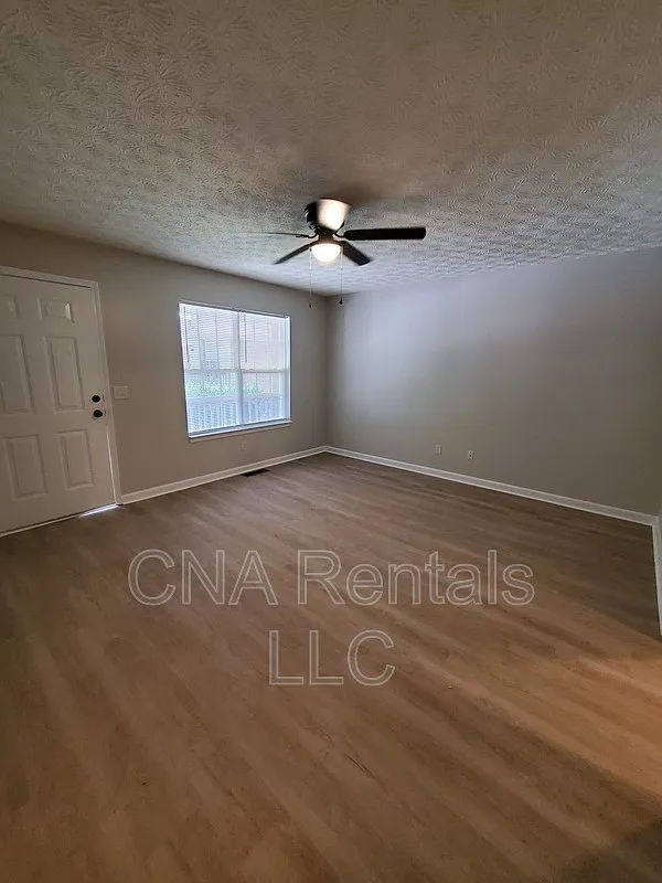 Building Photo - 215 Green Acre Ln #B