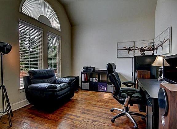 5th image of 532 King Galloway Dr