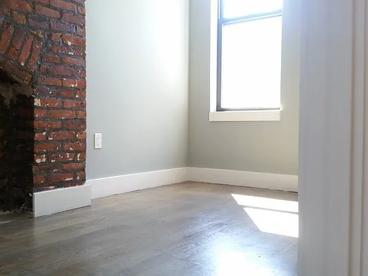 Rented by Evergreen Apartments BK | media 23