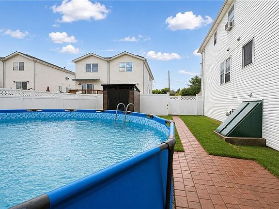 2nd image of 39 Gloria Ct