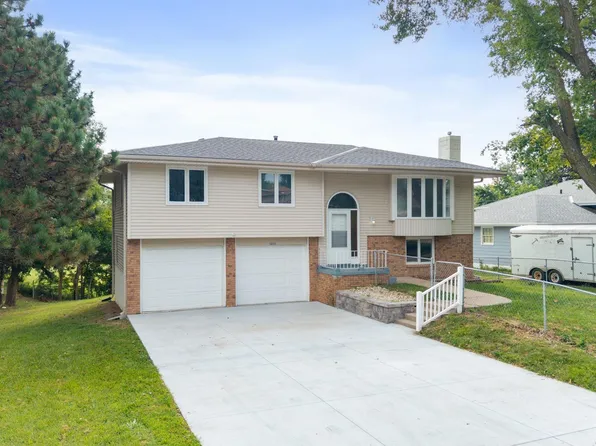5235 N 96th St, Omaha, NE 68134