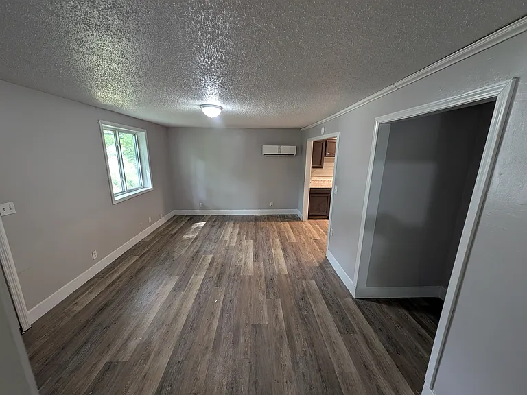 983 Kinsler Ave — Photo 6