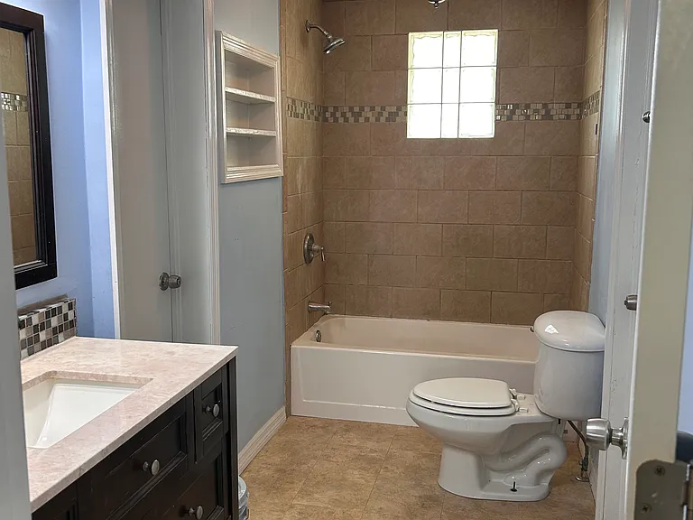 29 Anderson St — Photo 5