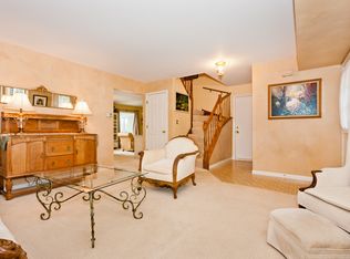 1301 Spalding Dr, Mundelein, IL 60060