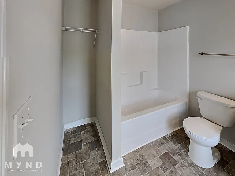 5921 Cassie Dr — Photo 11