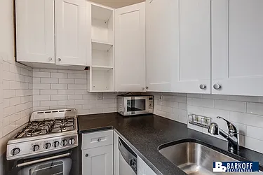 Rented by Barkoff Residential 