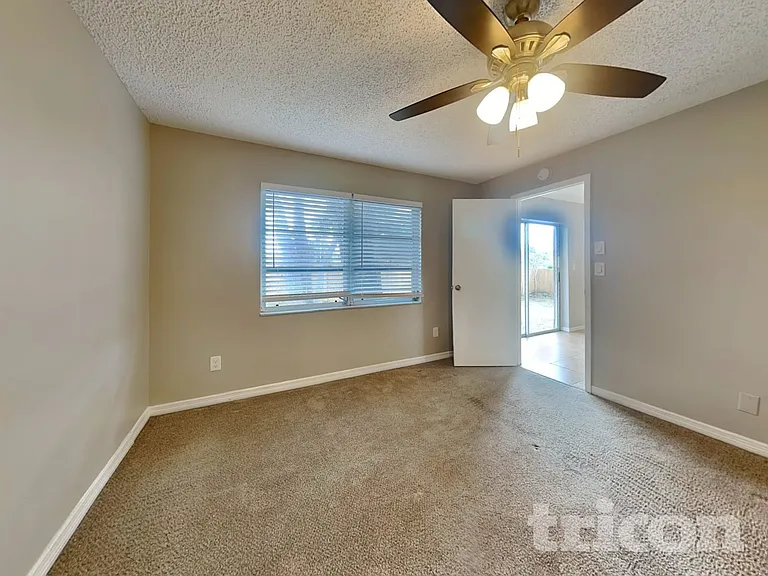 1009 Jamaica Way — Photo 8