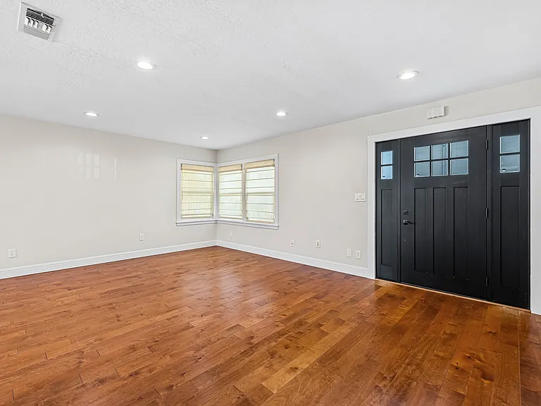 25 W Central Ave — Photo 10