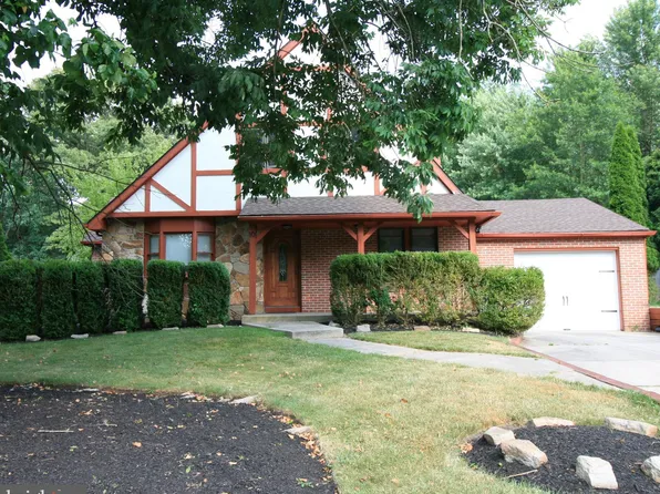 10 N Woodleigh Dr, Cherry Hill, NJ 08003