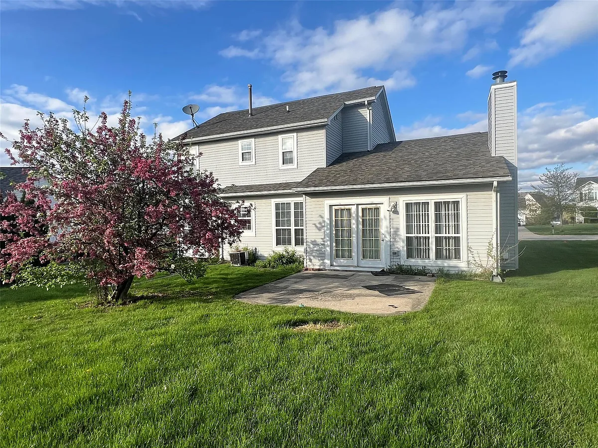 Building Photo - 2802 Green Valley Dr