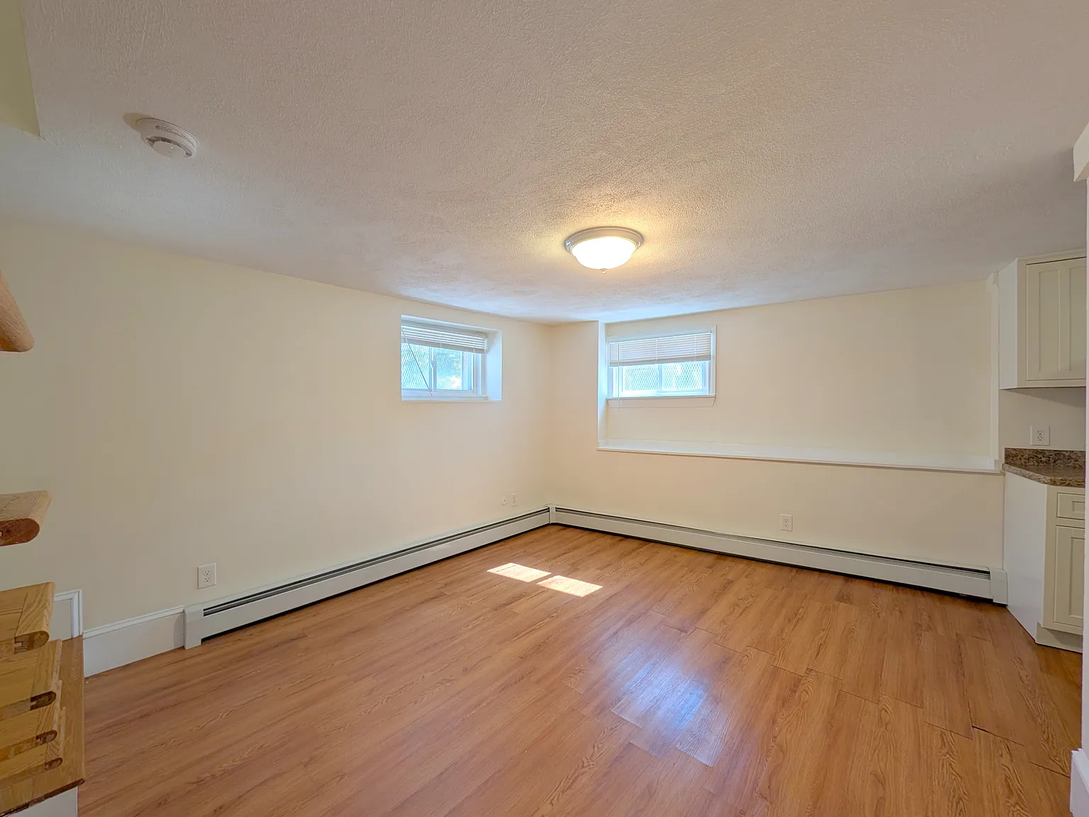 3 bed, 1.5 bath, 1100 sqft, $3,150 — Photo 3