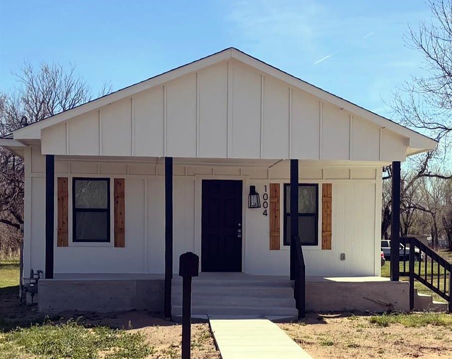 1st image of 1004 N Bryant Ave