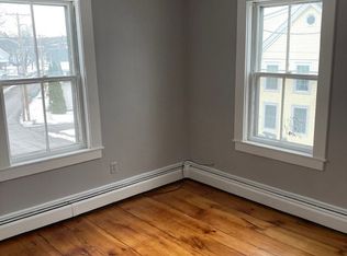 55 High St, Amesbury, MA 01913