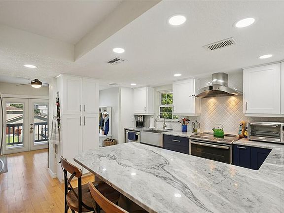 3rd image of 3140 N Canal Dr
