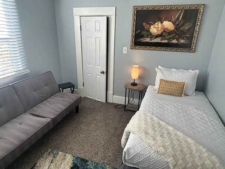 619 E Frank St — Photo 13