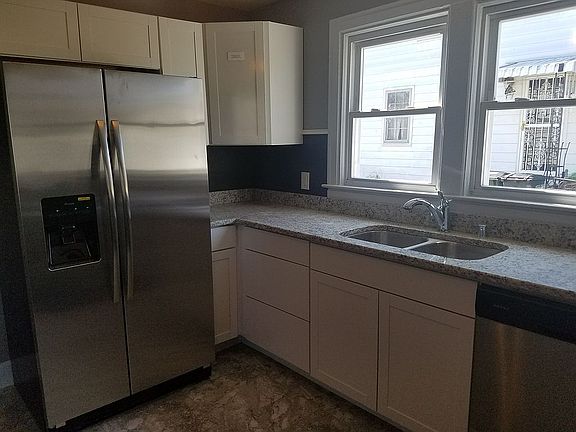 3rd image of 1921 Edgeworth Dr