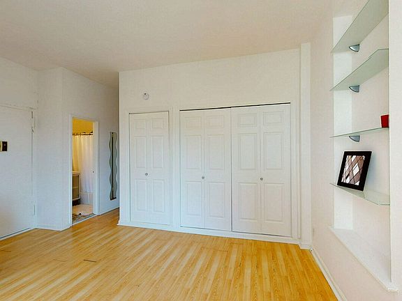 5th image of 112 W 72nd St APT 12A