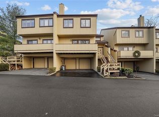 6 Arapaho Ct, Suffern, NY 10901