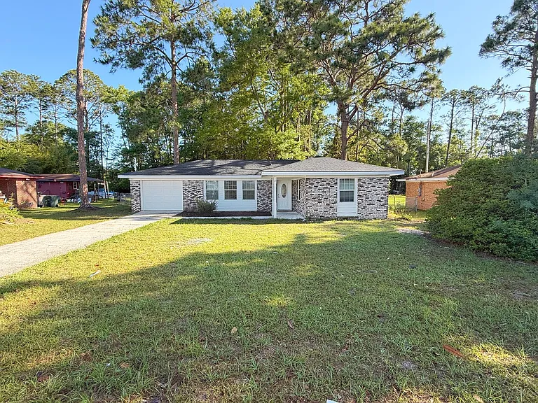 521 Azalea St — Photo 1