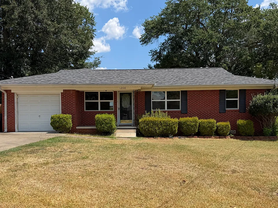 1208 Fox Ln