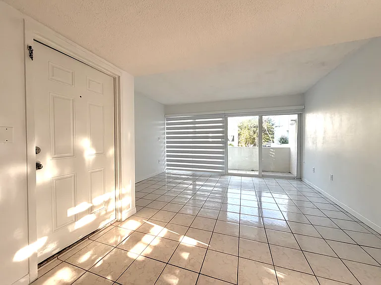 1912 SW 17th Ave #21 — Photo 15