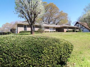 3032 Warrington Rd, Mountain Brook, AL 35223