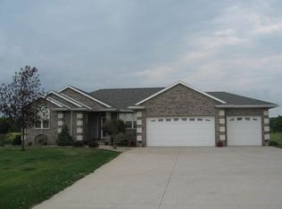 4048 Reighmoor Rd, Omro, WI 54963