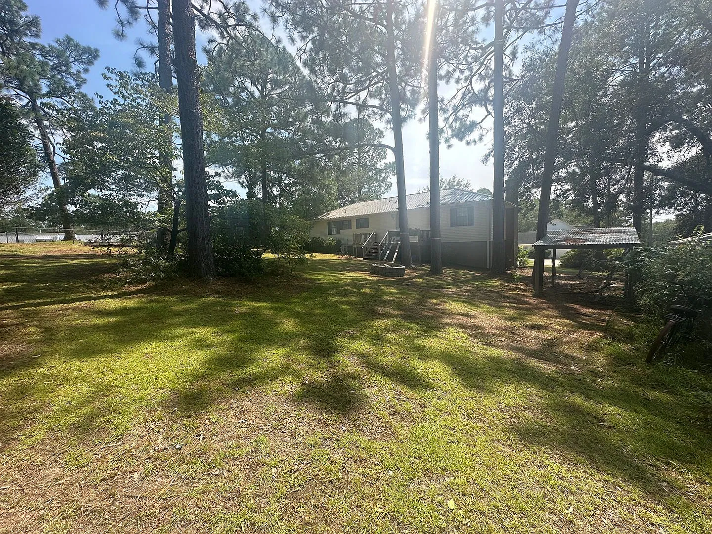 3 Bed 1.5 Bath House with Garage & Fenced in backyard — Photo 3
