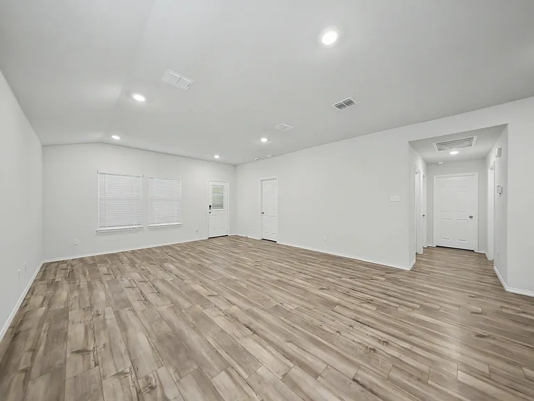 1100 Ottoman Loop — Photo 10