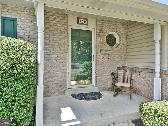 5th image of 470 Burgundy Dr