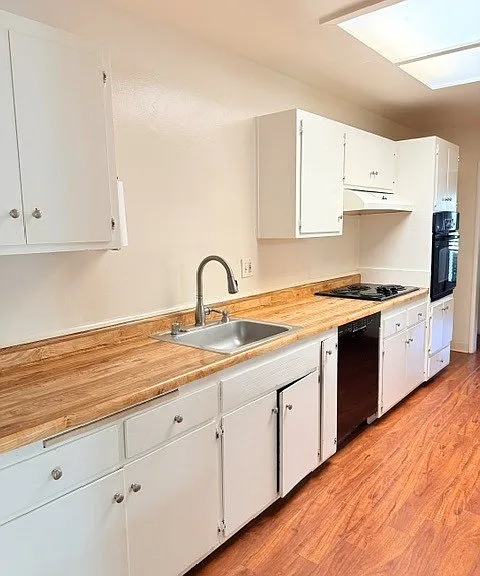 1746 Dewey St — Photo 4