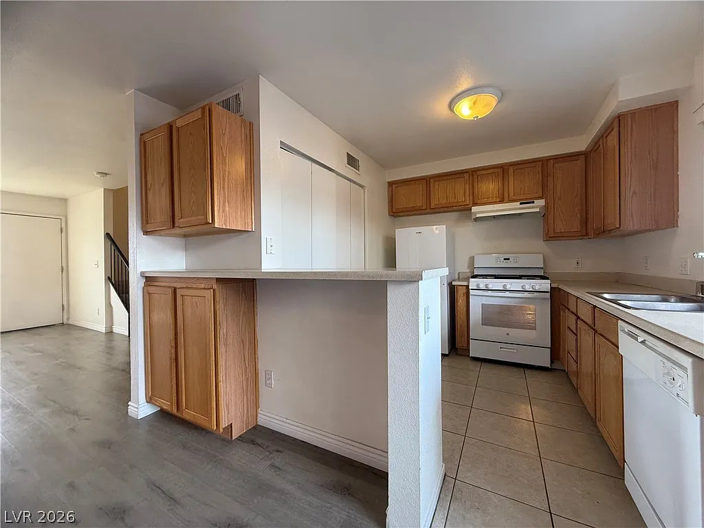 2 bed, 2.5 bath, 1193 sqft, $1,500 — Photo 3