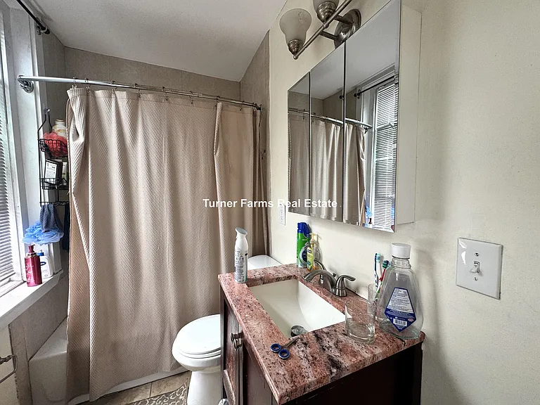 212 Maverick St #3F — Photo 9